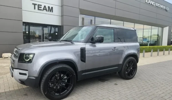 Defender MY23 2.0 I4 300 PS AWD Auto SE 90