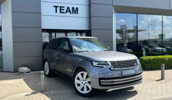 Range Rover L460 3.0D I6 300 PS AWD Auto HSE