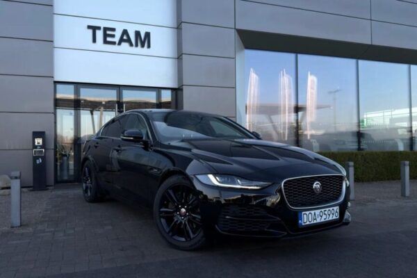Jaguar Xe 2.0 Benzyna 250 KM